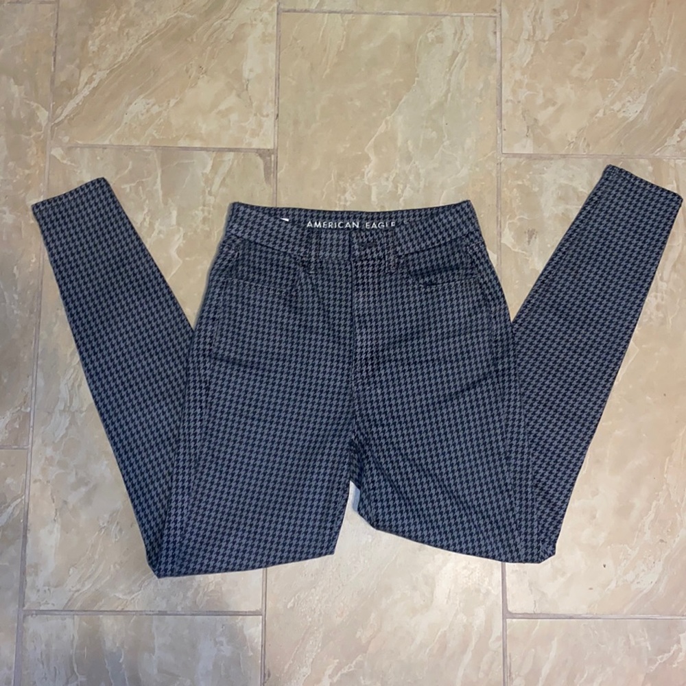 Womens American Eagle boyfriend jeans. Black and grey size 4. High rise